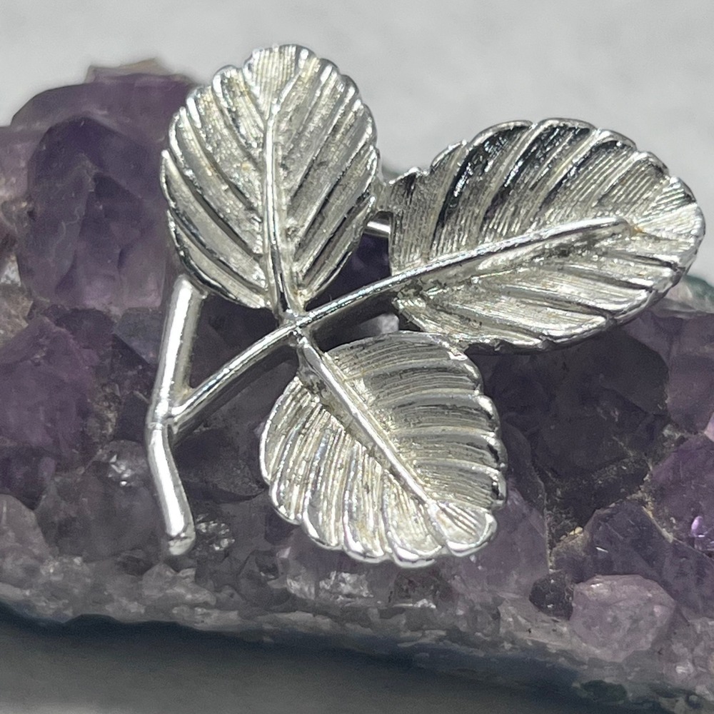 Vintage SARAH COVENTRY Silver Tone Leaf Pin Brooch Trifoliate‎ Clover Design